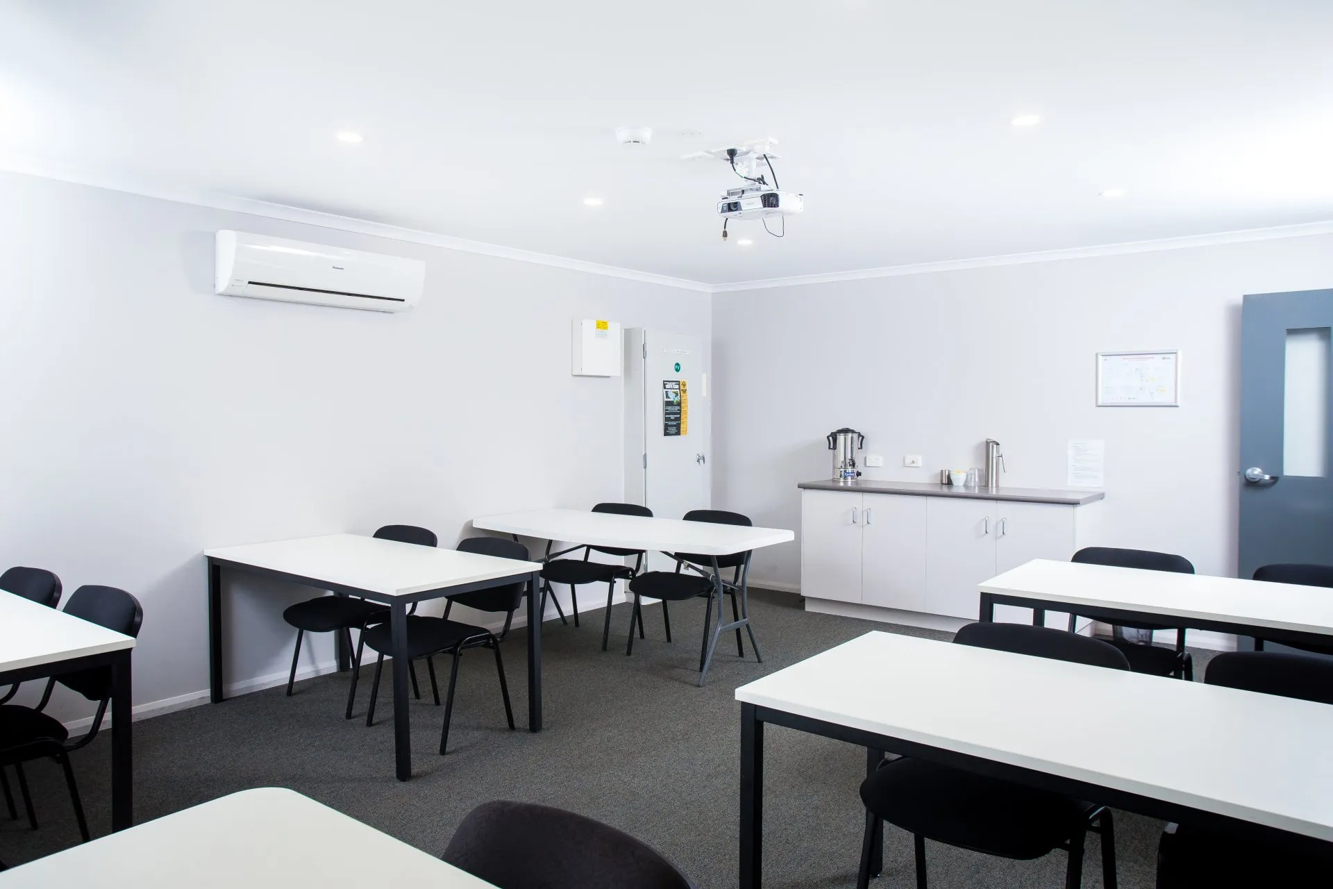 The Hampton Room Image